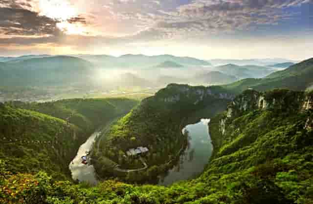 市场公平性何在“明目张胆直播”谁在随意切换天地板